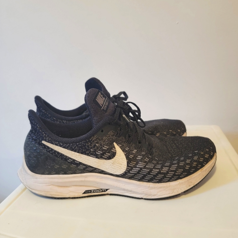 Nike Zoom Pegasus 35 Running Sneakers